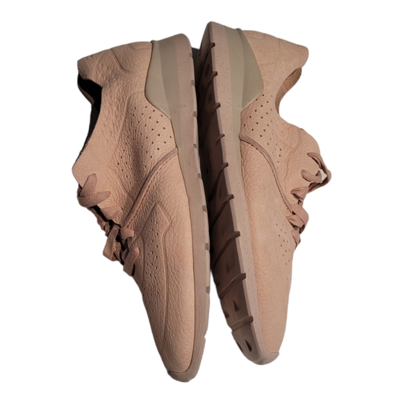 UGG Women's Tye Trainer Shoes Size 9.5 - Picture 7 of 8